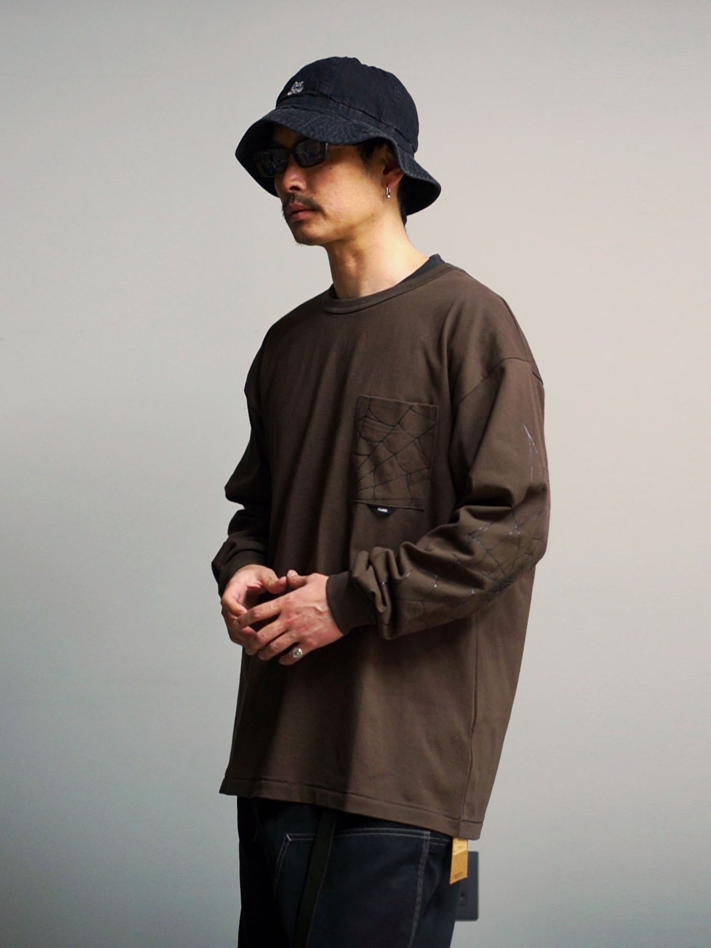 TYPE VT14 SPIDER-WEB LONG SLEEVE-T - Chocolate