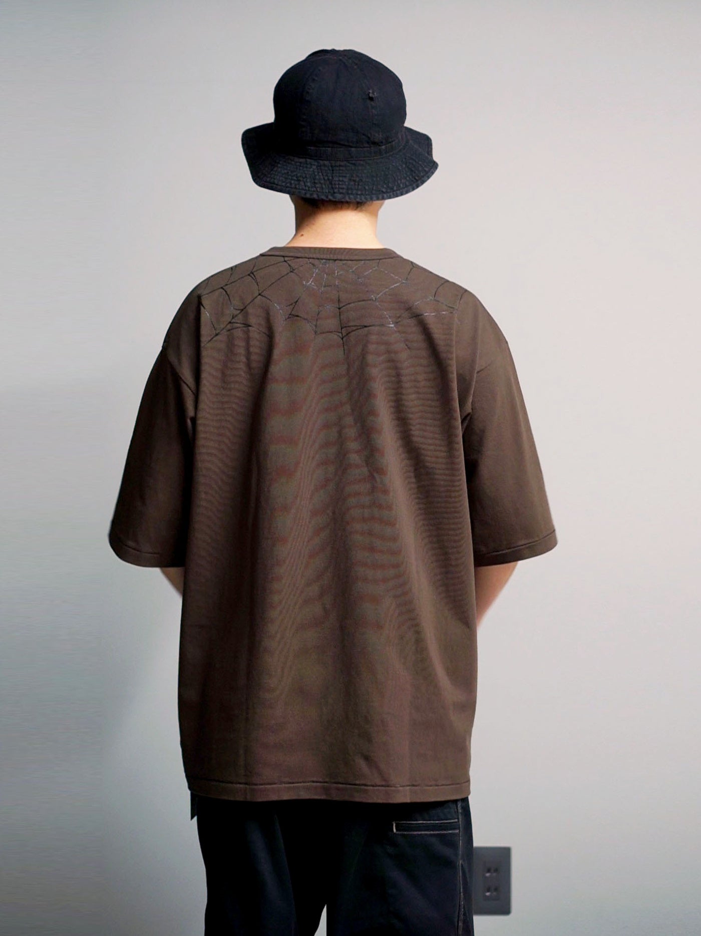TYPE VT15 SPIDER-WEB SHORT SLEEVE-T - Chocolate