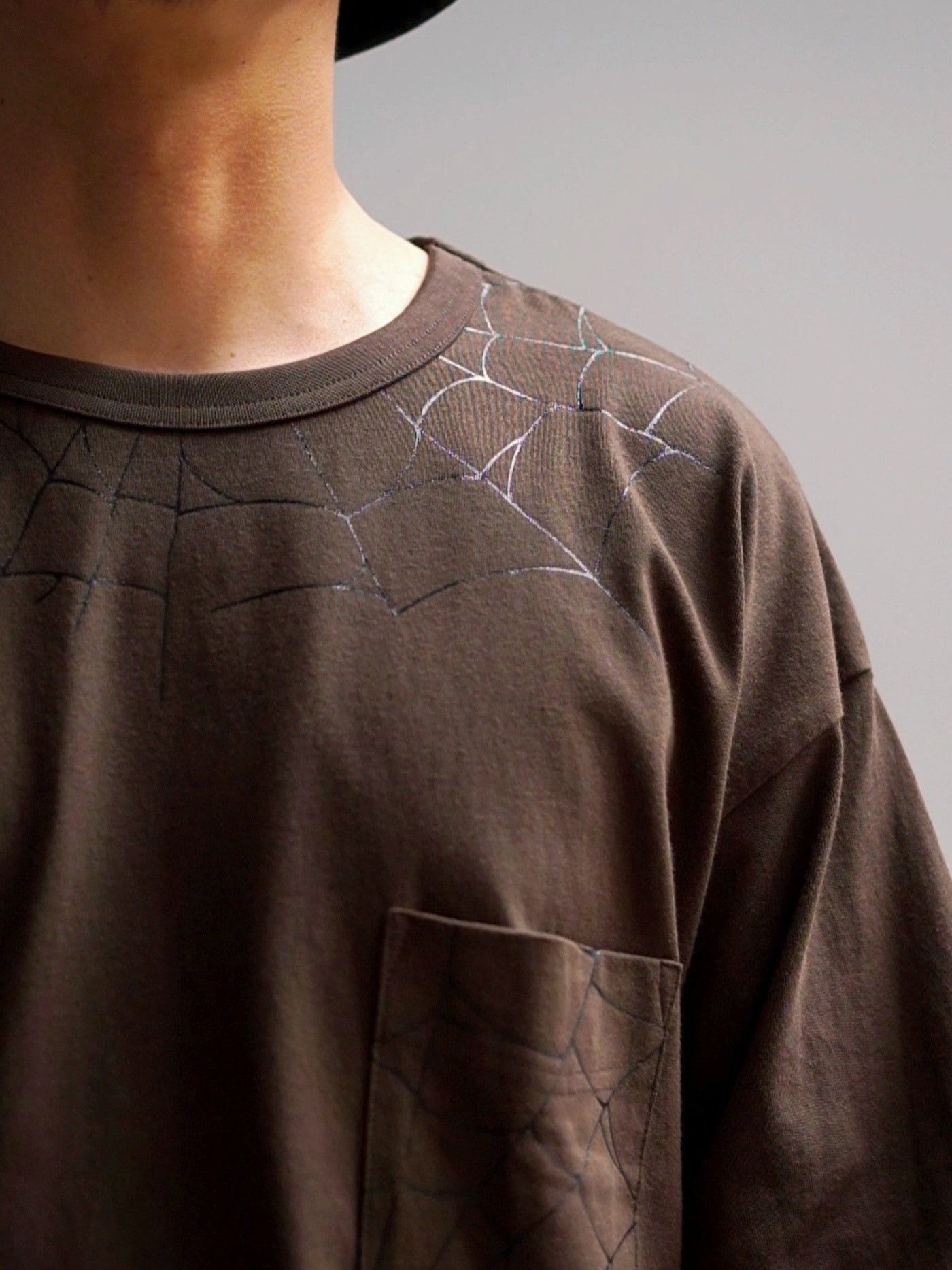 TYPE VT15 SPIDER-WEB SHORT SLEEVE-T - Chocolate