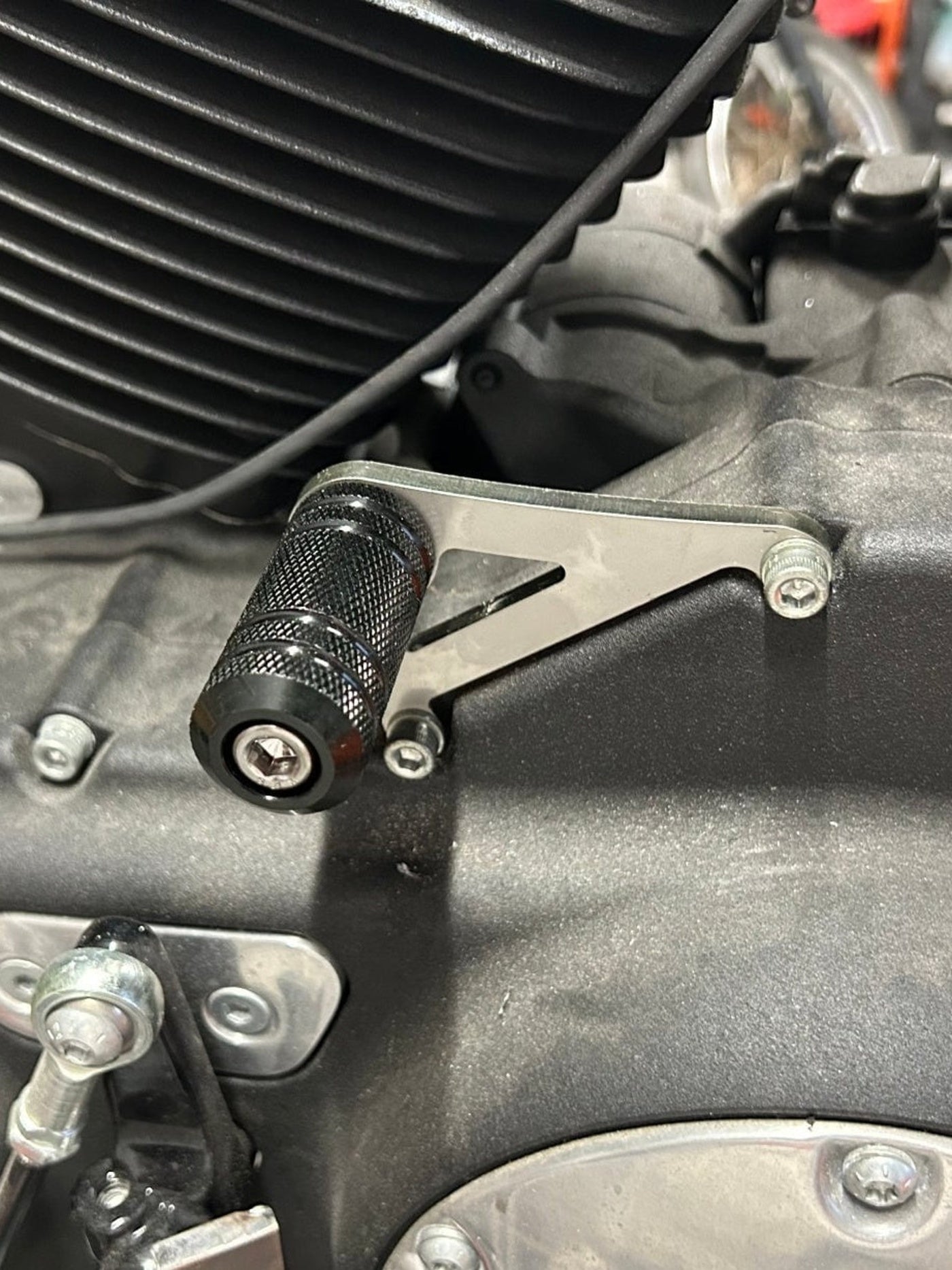 【受注販売】かんたんアニキステップ(2004年式以降のスポーツスター用)　[Made to Order] Easy Aniki Step (for 2004 and later Harley Davidson Sportster)