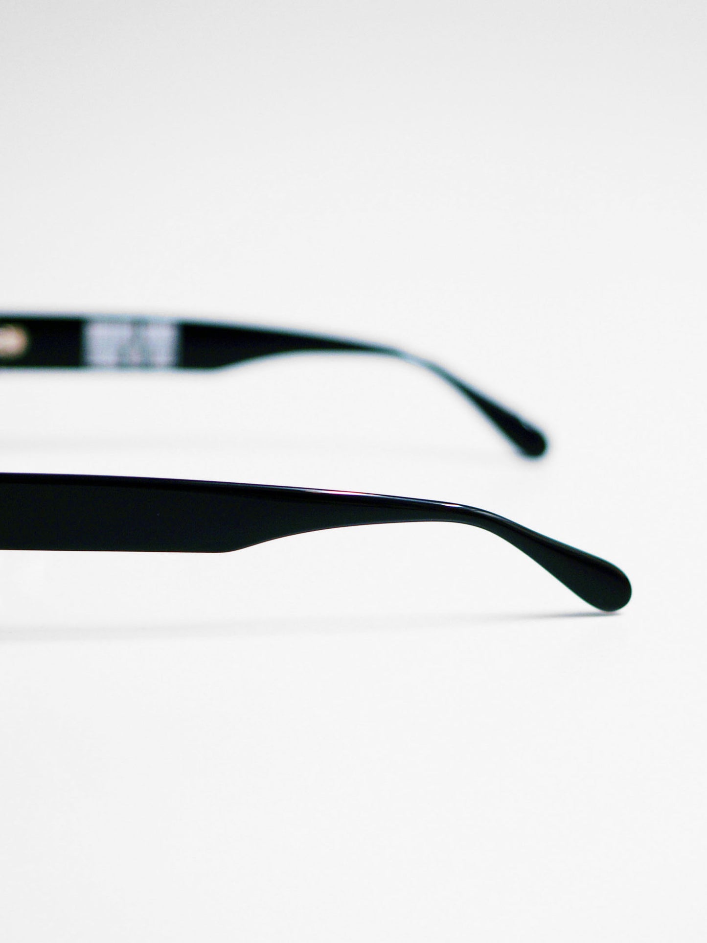 OVAL SHADE - Black/Light Blue