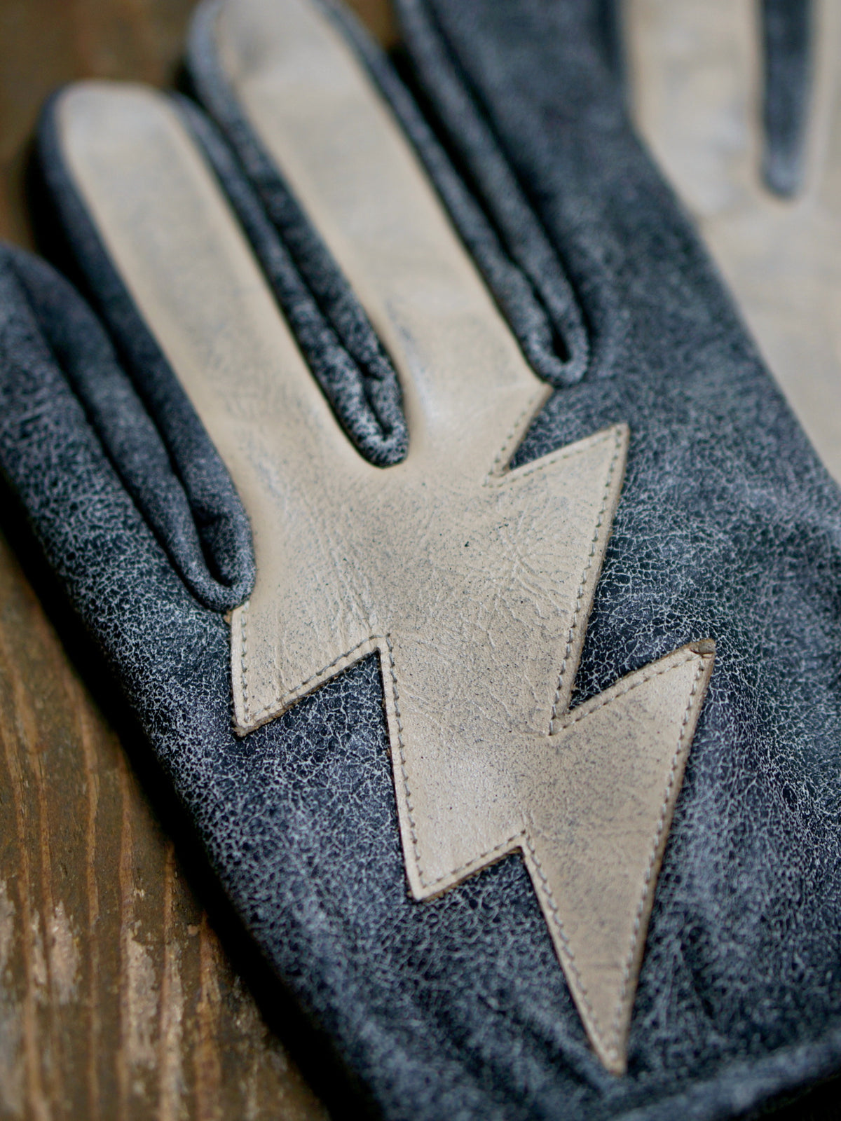 Vin&Age | TYPE VG26NS-B BOLT SHORT GLOVES - Crack