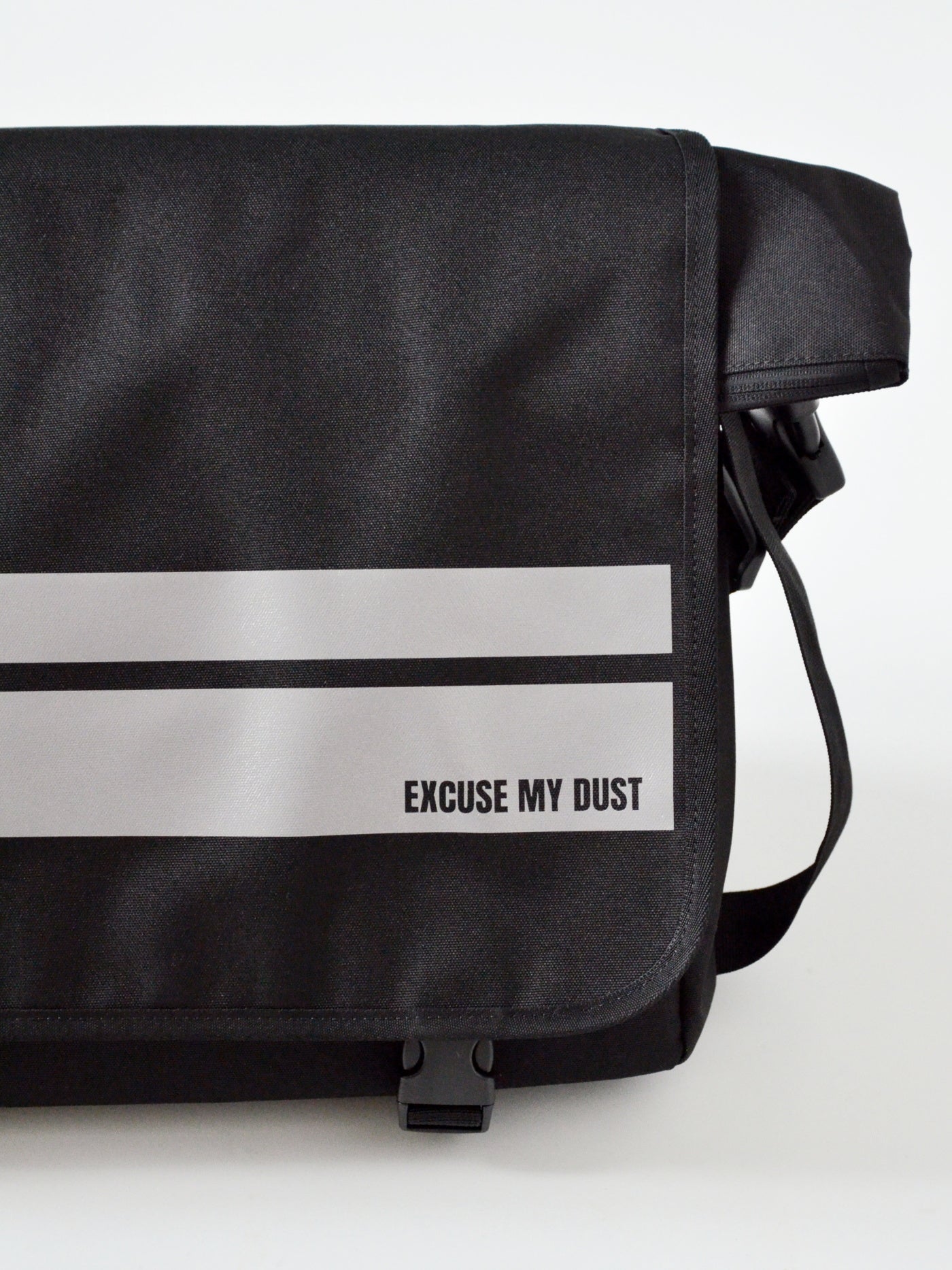 EMD REFLECTLINE MESSENGER BAG
