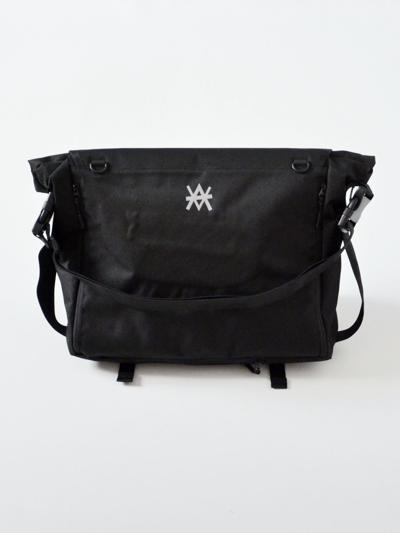 EMD REFLECTLINE MESSENGER BAG