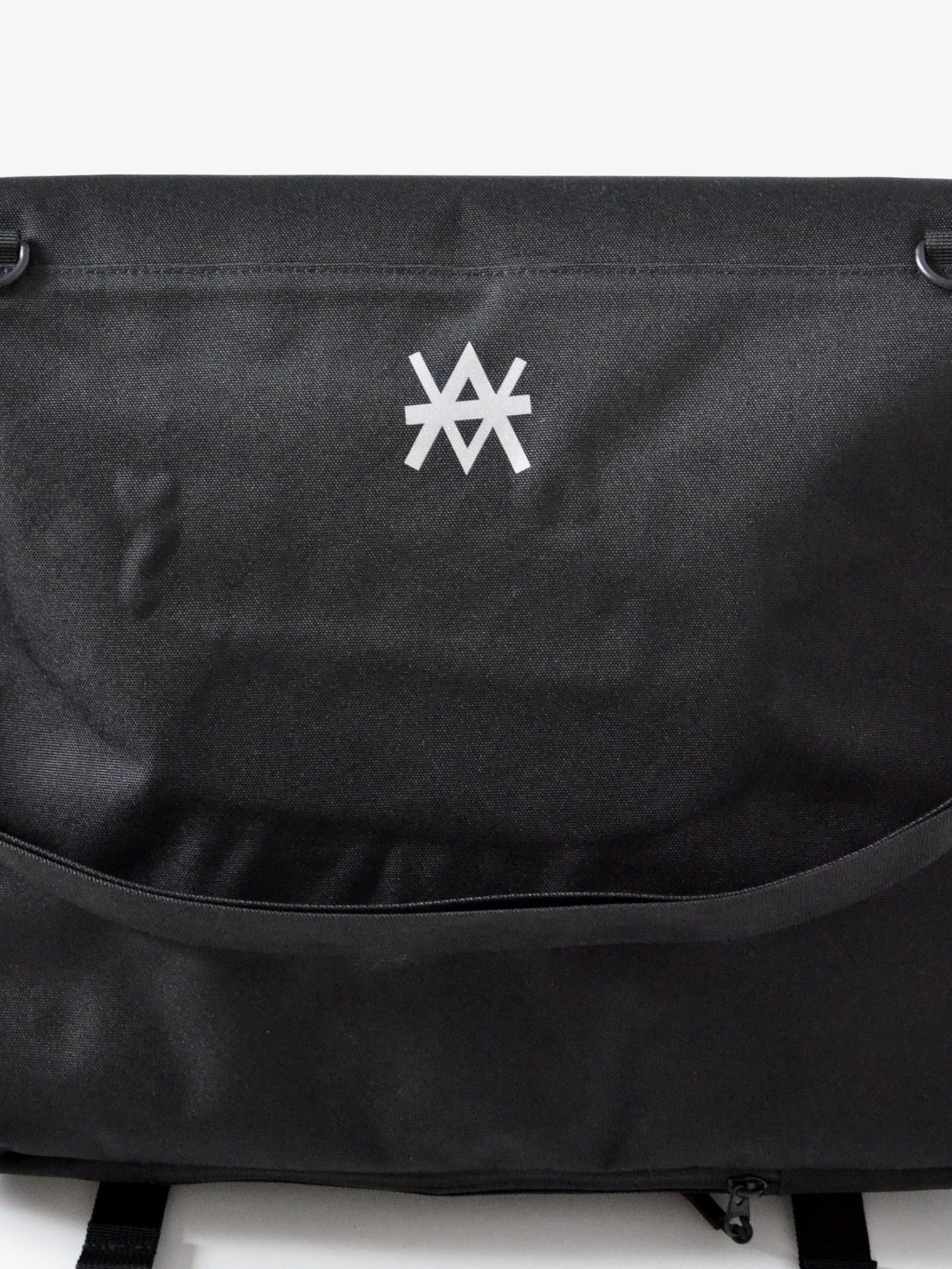 EMD REFLECTLINE MESSENGER BAG