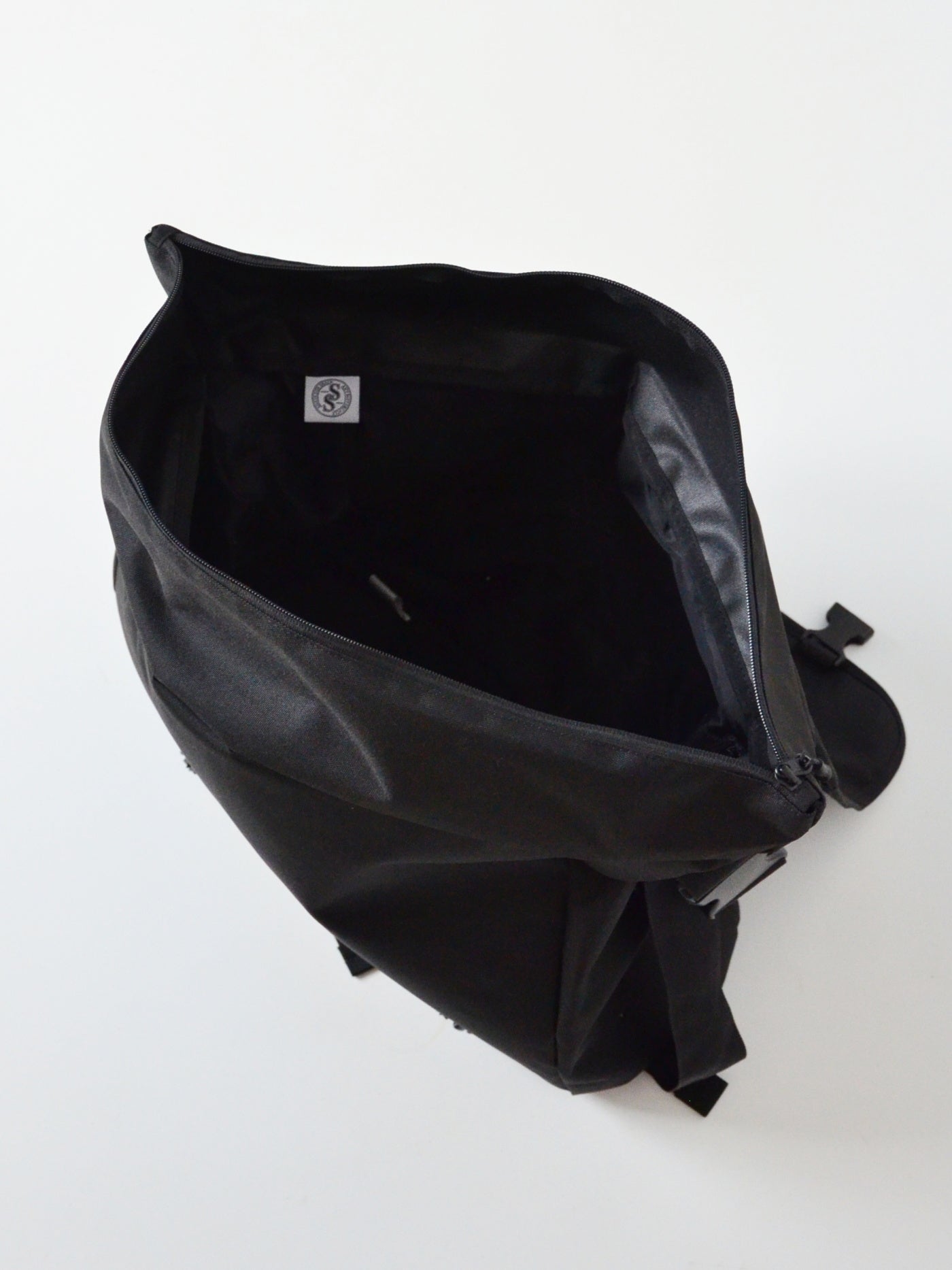 EMD REFLECTLINE MESSENGER BAG
