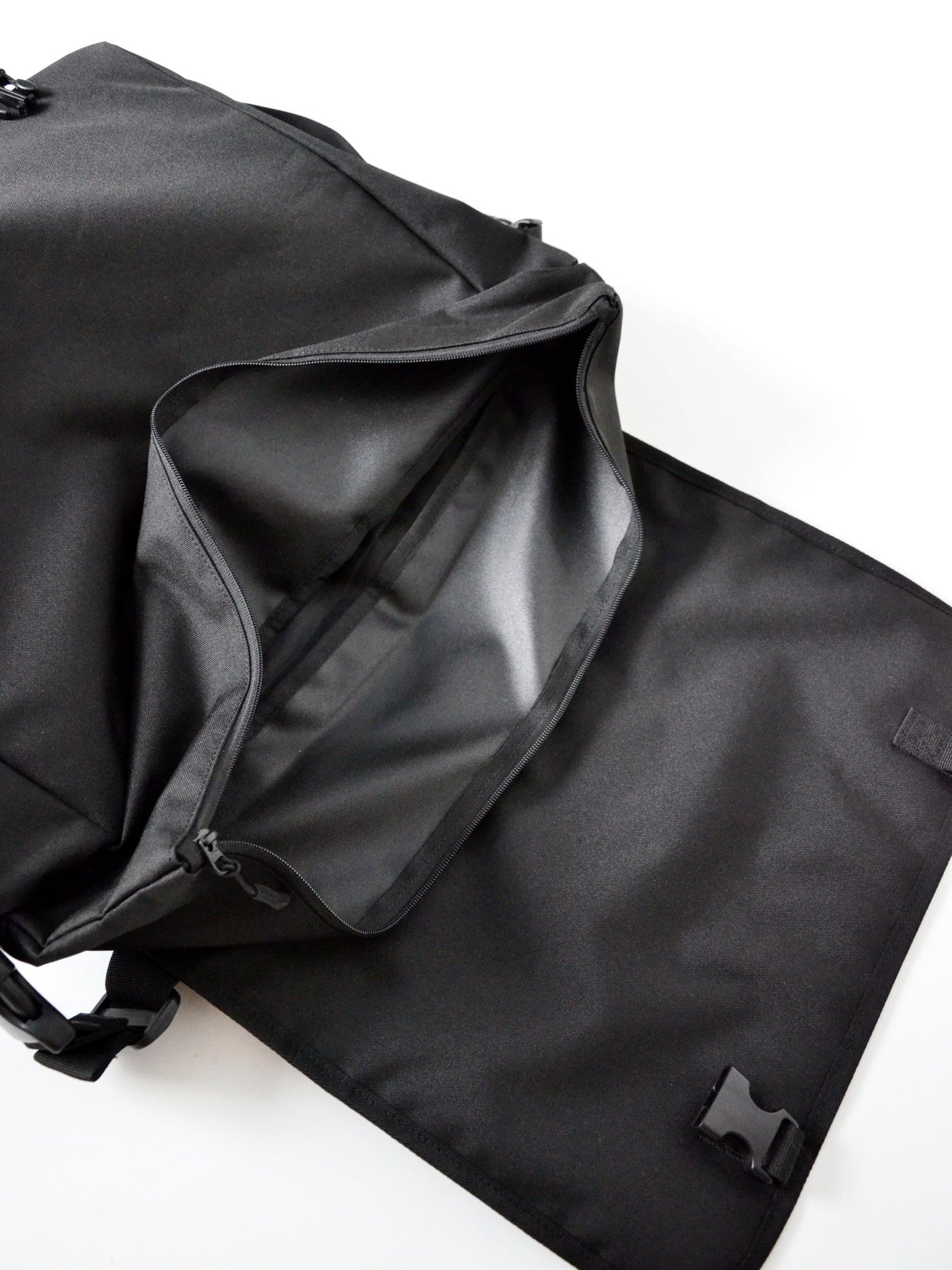 EMD REFLECTLINE MESSENGER BAG