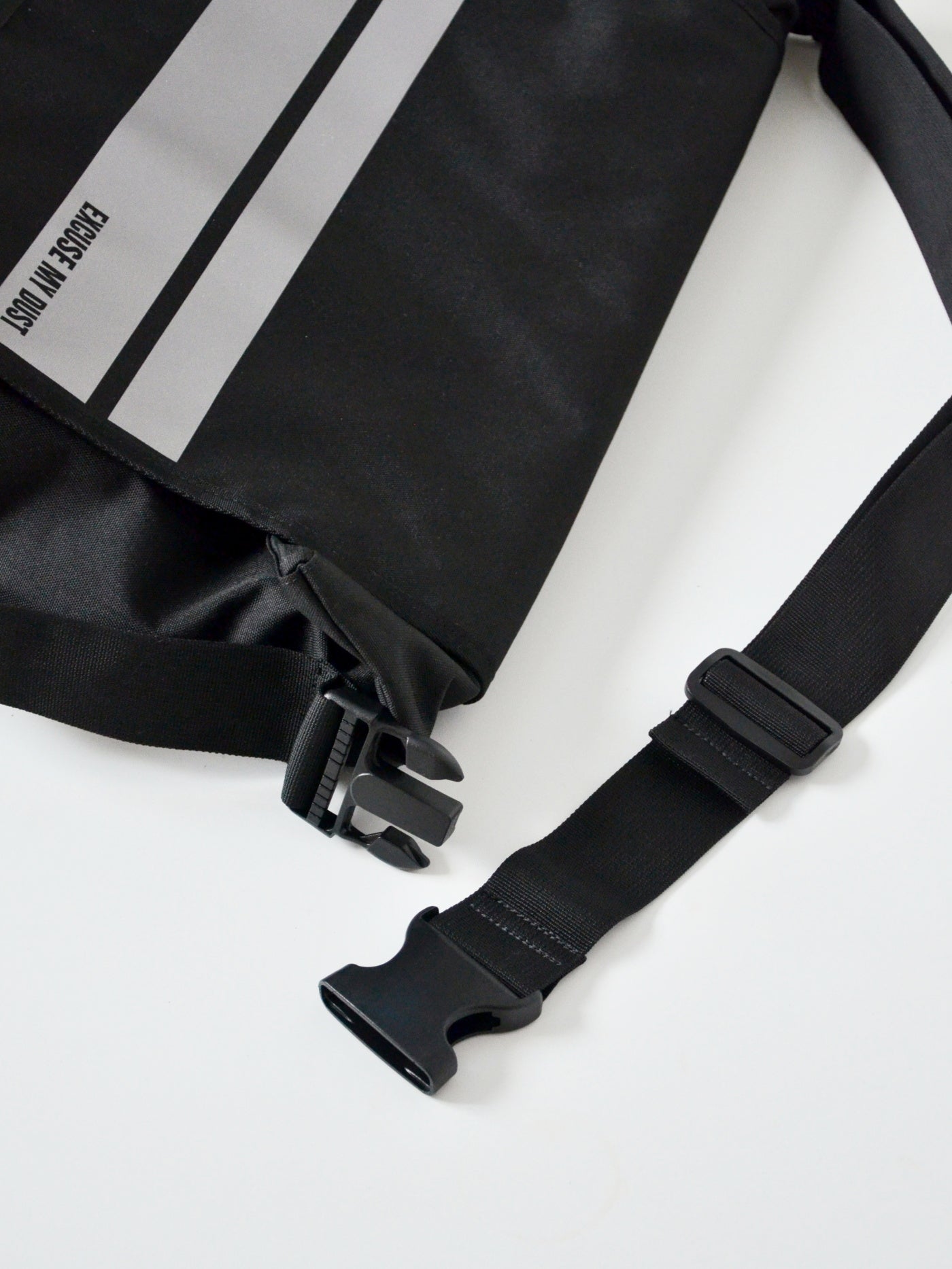 EMD REFLECTLINE MESSENGER BAG
