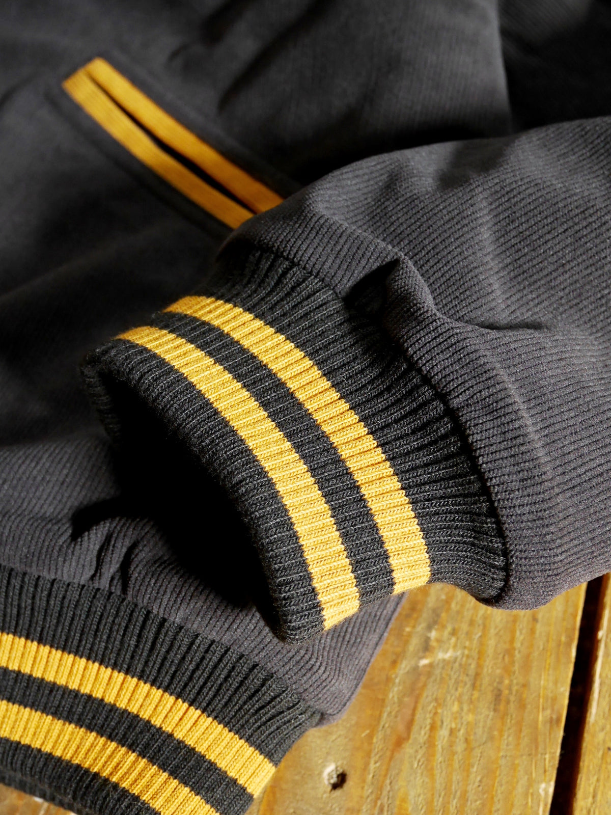 Vin&Age | TYPE VTJ9 LETTERMAN JK - Dark Gray/Mustard