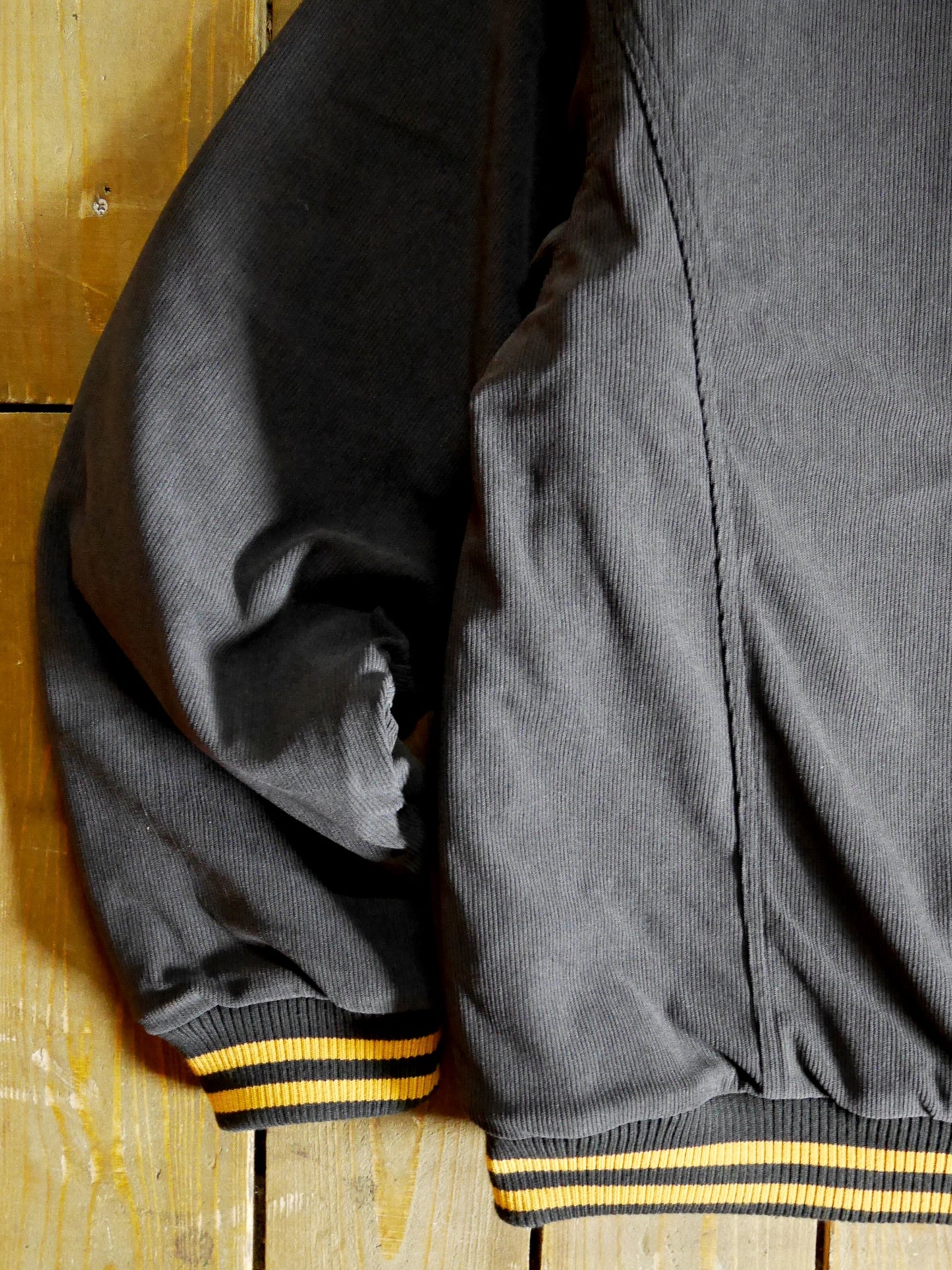 Vin&Age | TYPE VTJ9 LETTERMAN JK - Dark Gray/Mustard