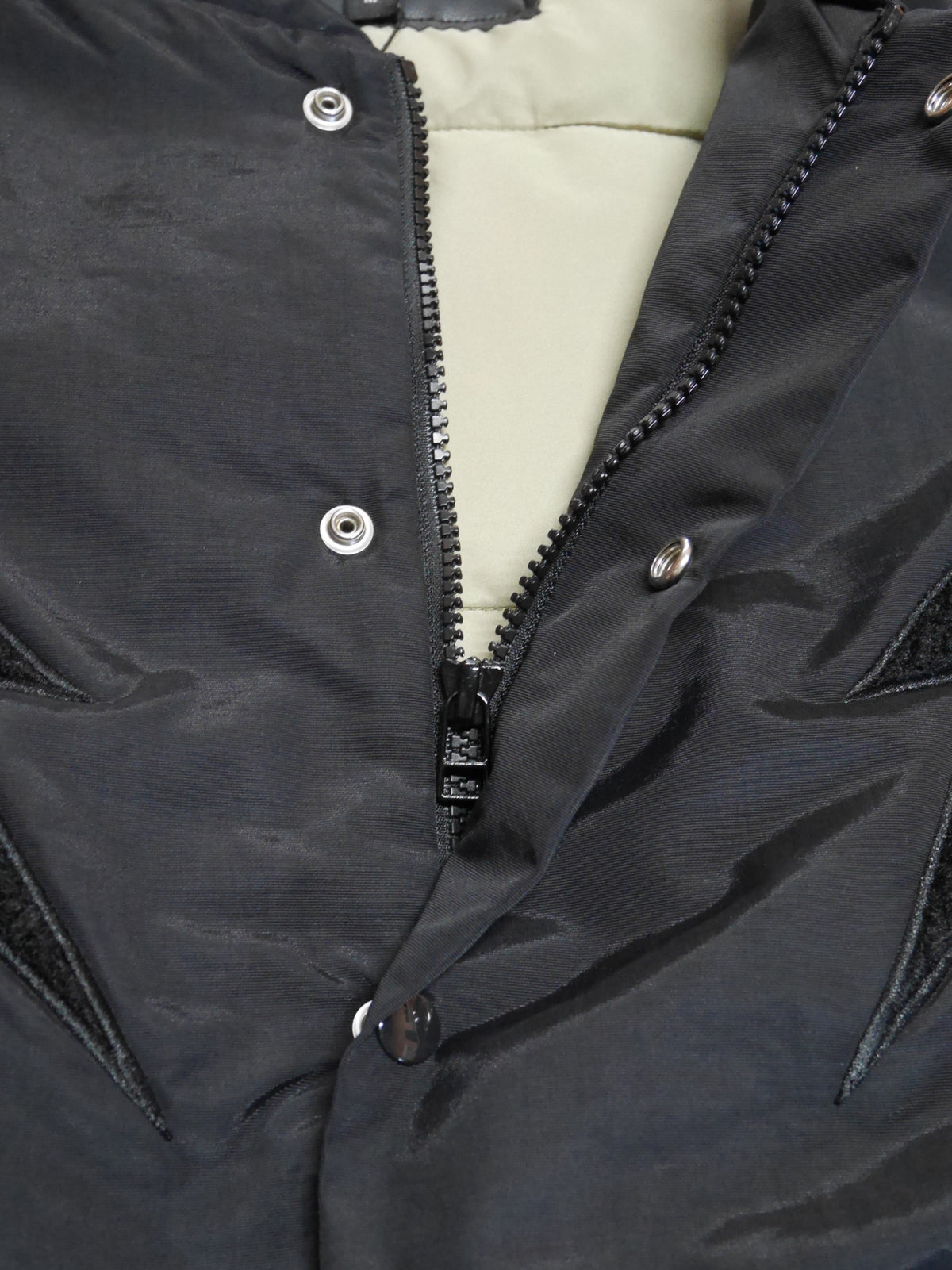 Vin&Age | TYPE VTJ11 NYLON PUFFER VEST - Black