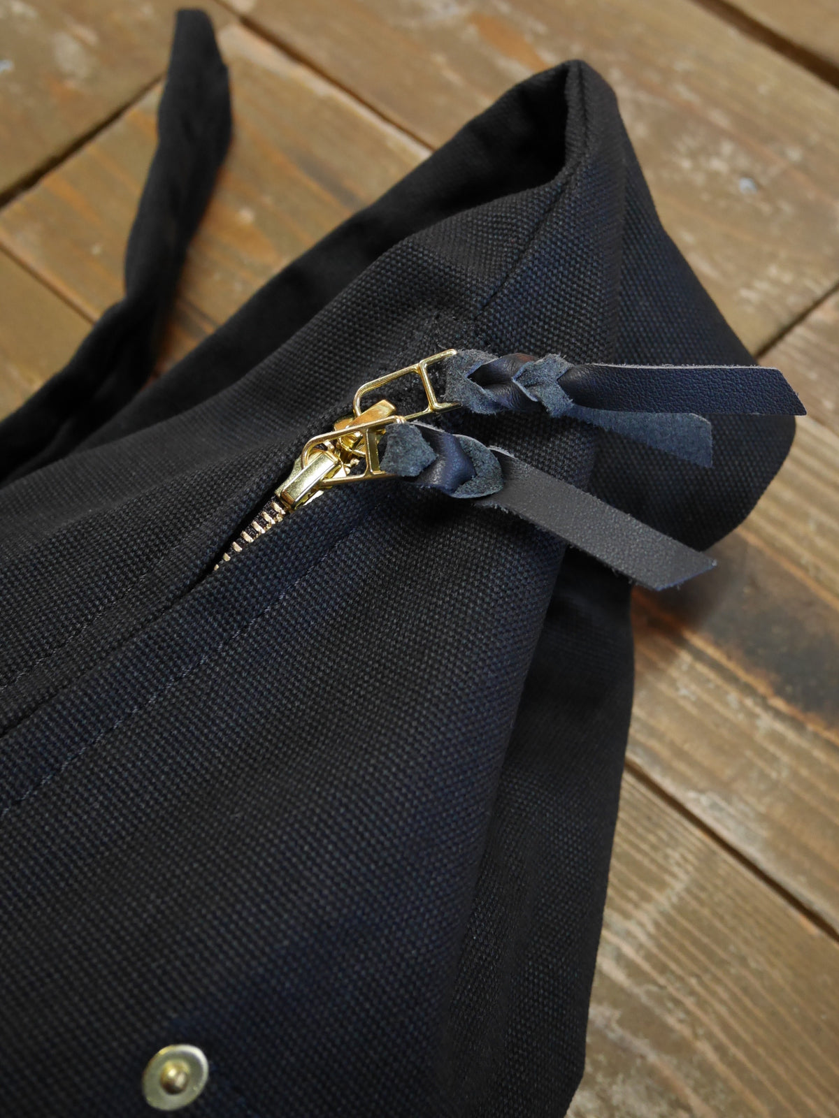 Vin&Age | TYPE VBG10 CANVAS SHOULDER BAG - Black
