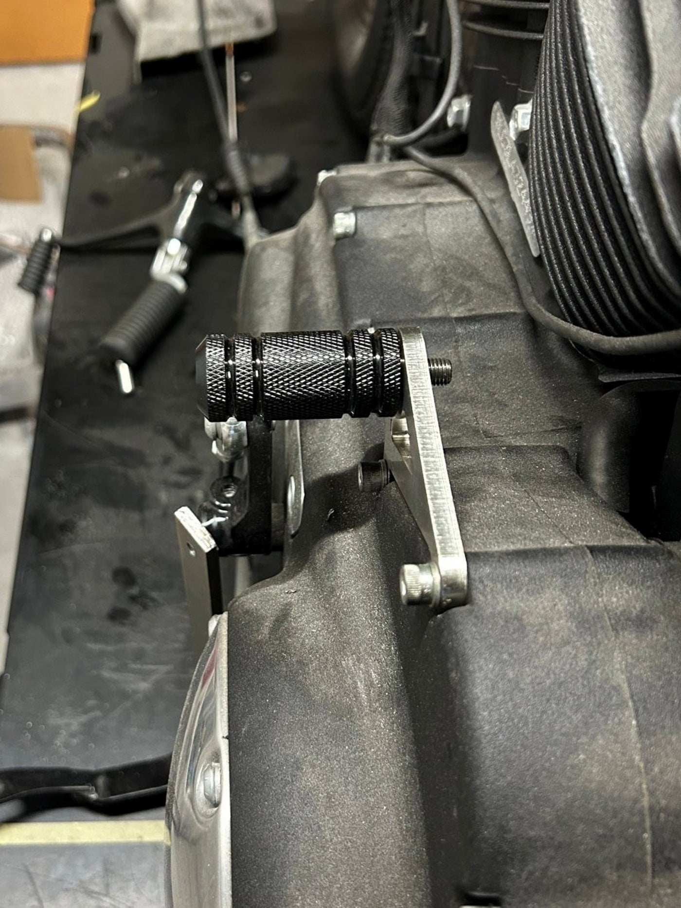 【受注販売】かんたんアニキステップ(2004年式以降のスポーツスター用)　[Made to Order] Easy Aniki Step (for 2004 and later Harley Davidson Sportster)